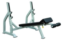 Олимпийская скамья с отрицательным наклоном для жима, со стойками AeroFit Impulse Functional IFODB